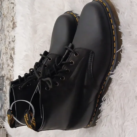 Dr. Martens Yellow Stitch 101 Smooth Leather Lace Up Boot Black NEW