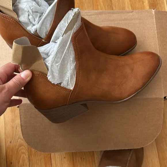 Dr. Scholl's Women Lucille Ankle Pull slip on western Bootie size 10M tan brown