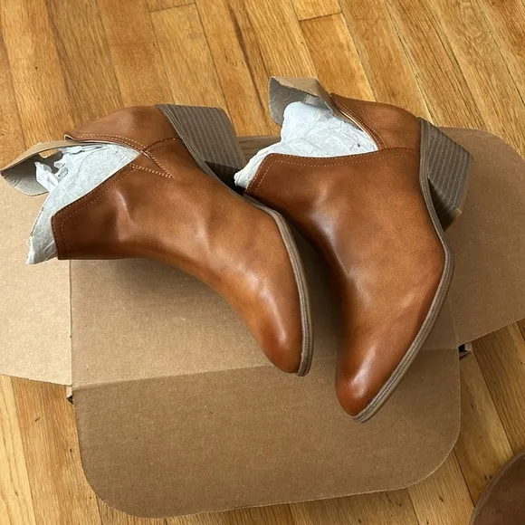 Dr. Scholl's Women Lucille Ankle Pull slip on western Bootie size 10M tan brown