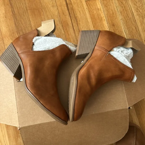 Dr. Scholl's Women Lucille Ankle Pull slip on western Bootie size 10M tan brown