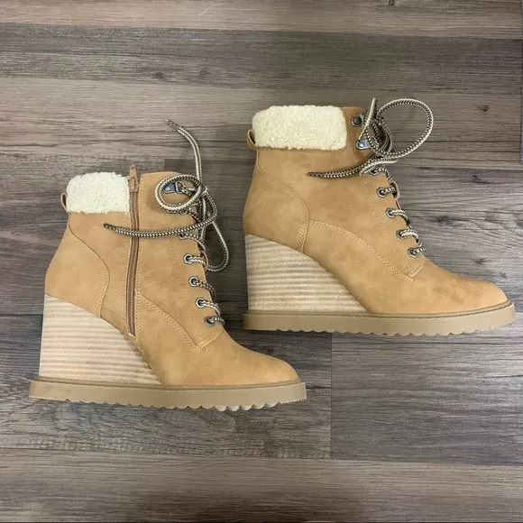 DV Dolce Vita Tan Lace Up Wedge Booties Size 9.5 Women’s Boots