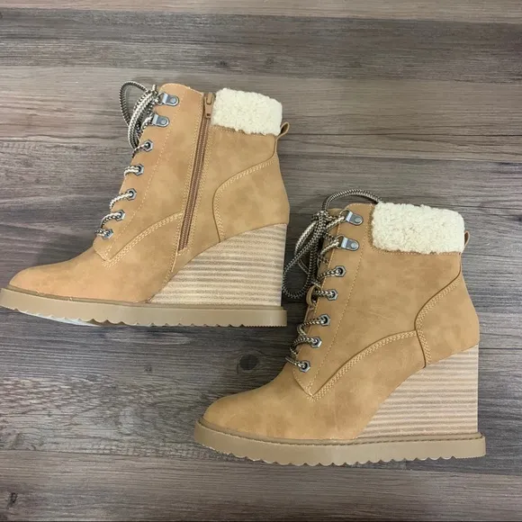 DV Dolce Vita Tan Lace Up Wedge Booties Size 9.5 Women’s Boots
