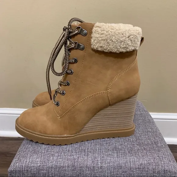DV Dolce Vita Tan Lace Up Wedge Booties Size 9.5 Women’s Boots