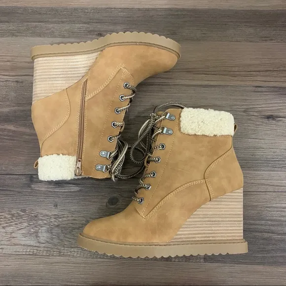 DV Dolce Vita Tan Lace Up Wedge Booties Size 9.5 Women’s Boots