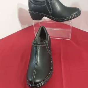 Eastland Shoes Womens 8M Amore Slip On Clog Loafer 3096-01 Black Leather Heels.