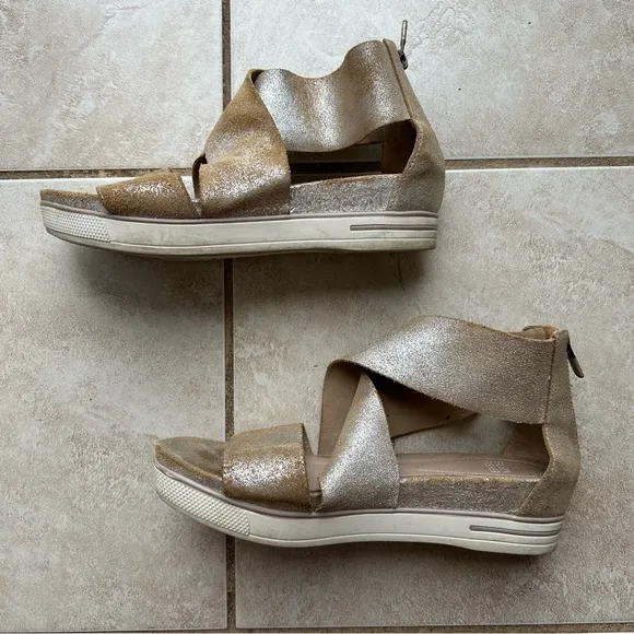 Eileen Fisher Sport Sandals Womens Silver Gold Metallic Open Toe Platform Sz 7