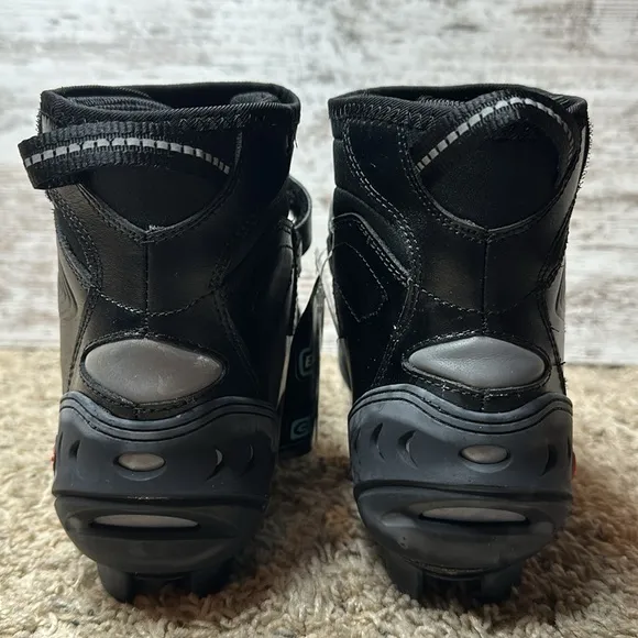 Exustar E-SM343 sz 9.5