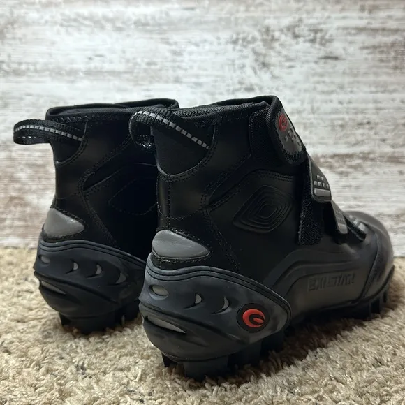 Exustar E-SM343 sz 9.5