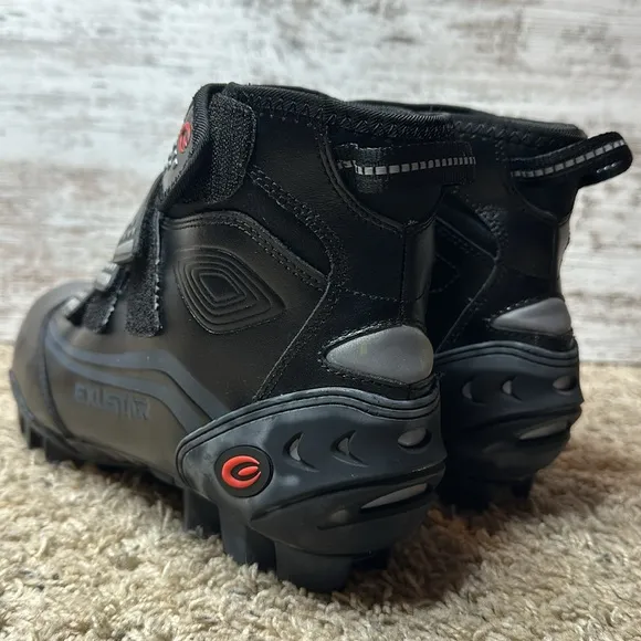 Exustar E-SM343 sz 9.5