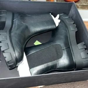 Fashion to Figure boots