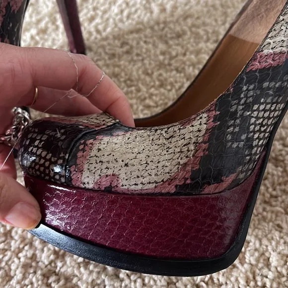 Fendi like new platform shoes , with logo on front. With anti slip on bottom