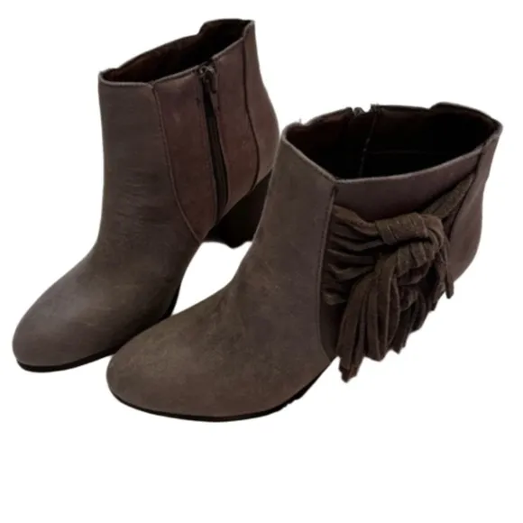 Fergalicious Womens Clover Closed Toe Ankle Fashion Boots Size 7.5 Zip Closure