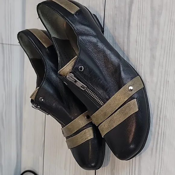 Fidji Pumps Low Heel Black &amp; Tan With Zip Vamp Womens Size 8.5 (EU 39)