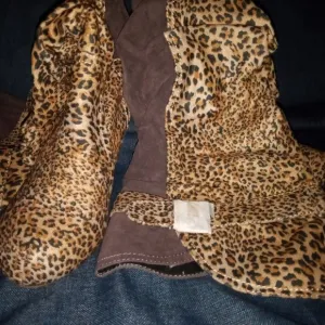 Fifty-50-2 Fashion Over the Knee Zipper Women Low Heel Suede Boots Brown Leopard