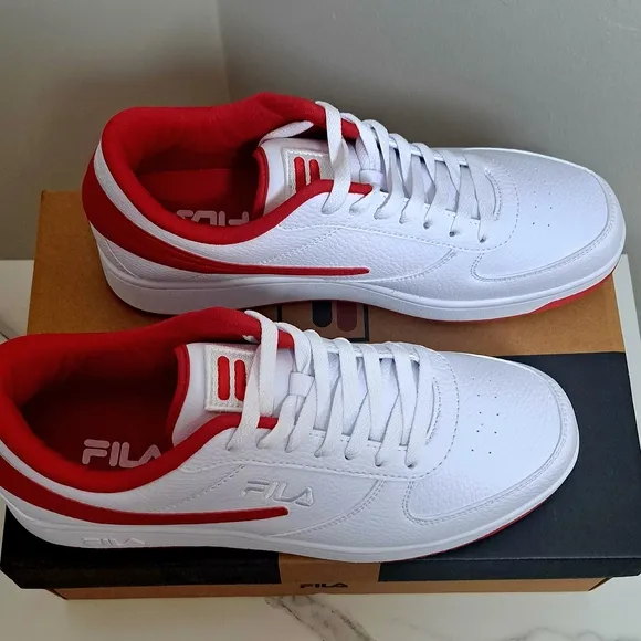 Fila Men's White and Red Sneakers Size 10 US SPORT ATHLETIC TRAINERS. NW BOX