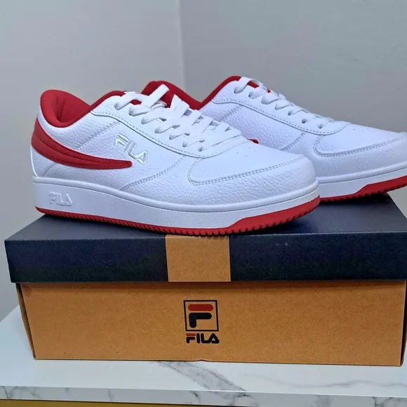 Fila Men's White and Red Sneakers Size 10 US SPORT ATHLETIC TRAINERS. NW BOX