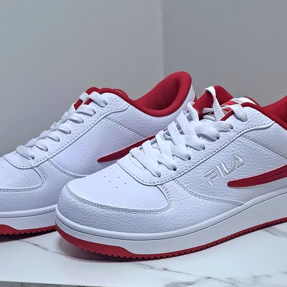 Fila Men's White and Red Sneakers Size 10 US SPORT ATHLETIC TRAINERS. NW BOX