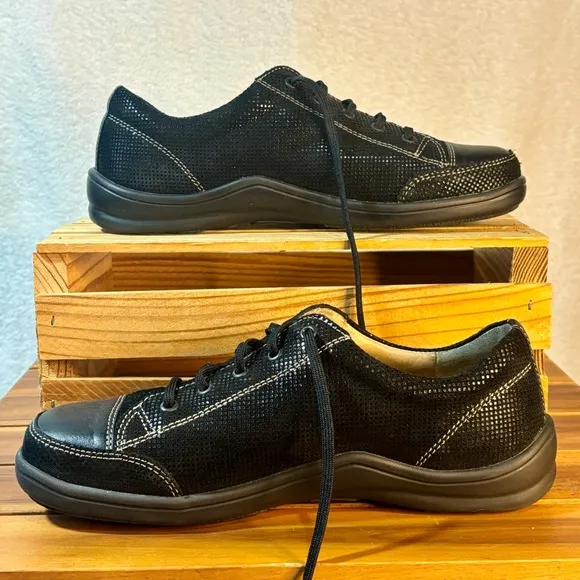 Finn Comfort Black Sneakers Breathable Lace-Up Design