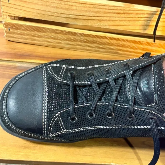 Finn Comfort Black Sneakers Breathable Lace-Up Design