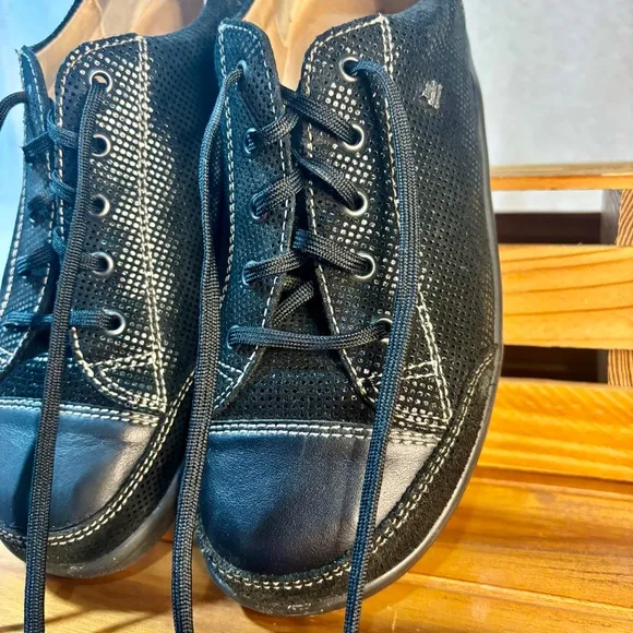 Finn Comfort Black Sneakers Breathable Lace-Up Design