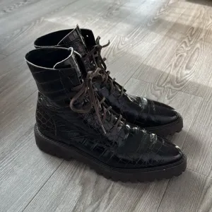 Freda Salvador Emi Lug Sole Boots, Embossed Croc. EUC