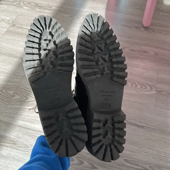 Freda Salvador Emi Lug Sole Boots, Embossed Croc. EUC