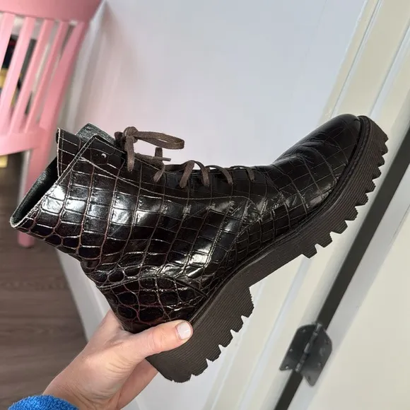 Freda Salvador Emi Lug Sole Boots, Embossed Croc. EUC