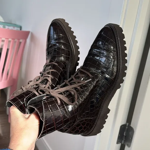 Freda Salvador Emi Lug Sole Boots, Embossed Croc. EUC