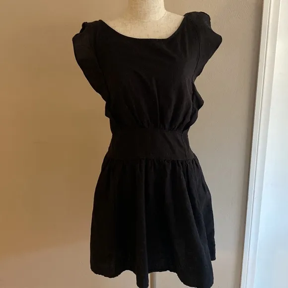 Free People linen blend beautiful ruffled back tie mini boho dress.