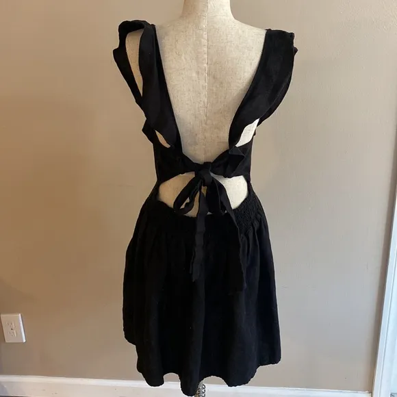 Free People linen blend beautiful ruffled back tie mini boho dress.