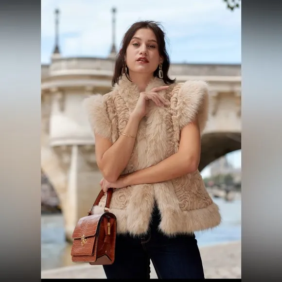 FROM PARIS FRANCE BEAUTIFUL FAUX FUR VEST JACKET