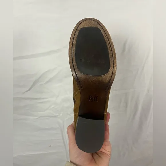 FRYE Women’s Nora Whipstitch Suede Tan Heeled Ankle Bootie- Size‎ 8.5