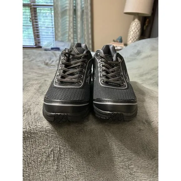 gdefy Mens Gravity Defyer shoes size 13