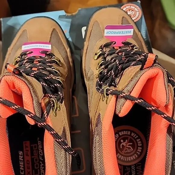 Georgeous Sketchers waterproof hiking boots size 10 NWT