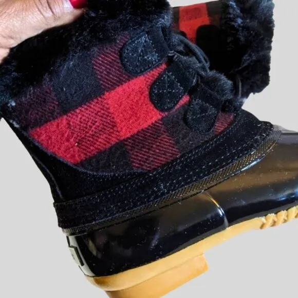 G.H. Bass Women’s Duck Boots Size 6M Red Plaid Fur Waterproof Winter Snow