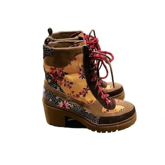 Gianni Bini throw back combat boots Floral  multi color 2 laces Size 9 NWOB