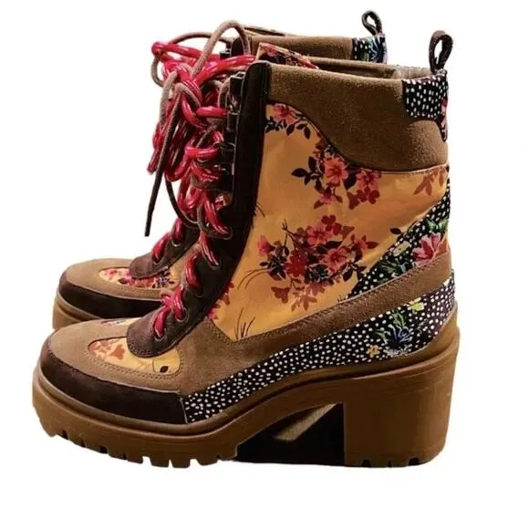 Gianni Bini throw back combat boots Floral  multi color 2 laces Size 9 NWOB