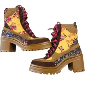 Gianni Bini throw back combat boots Floral  multi color 2 laces Size 9 NWOB