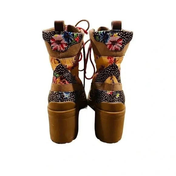 Gianni Bini throw back combat boots Floral  multi color 2 laces Size 9 NWOB