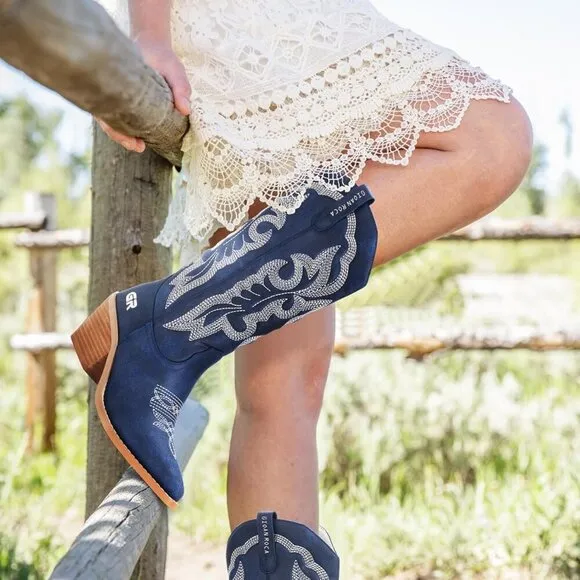 Gioanroca  Cowboy Boots Women Blue Rubber Fashion Retro Western Pointed Toe Boot