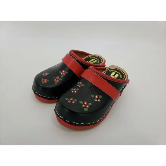 Girl Akta Svensk Tratoffel Hand Painted Clog Shoes