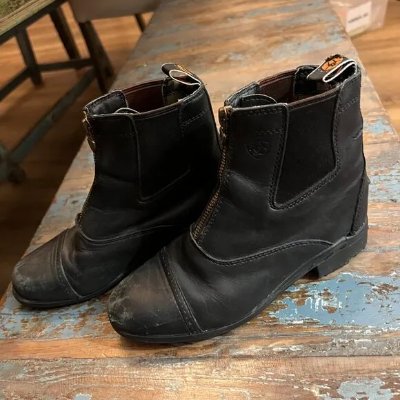 Girls Ariat Riding Boots, SZ 5