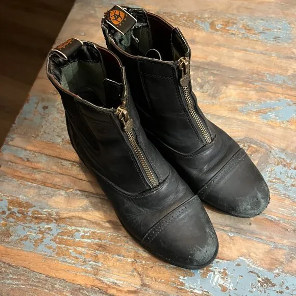 Girls Ariat Riding Boots, SZ 5