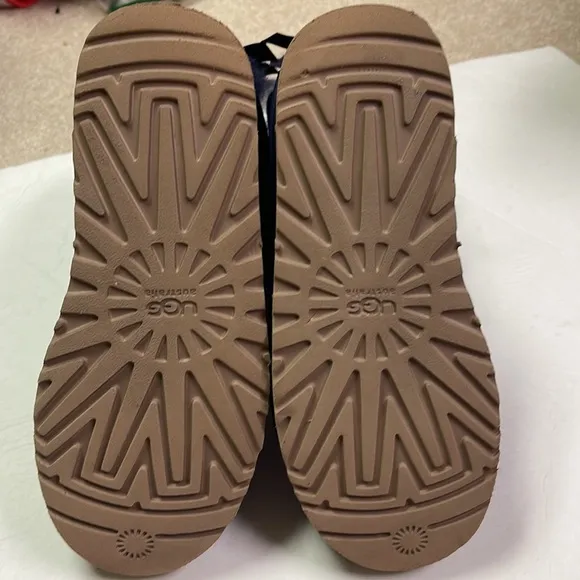 Girls UGG Bailey Bow Short Navy Suede Boot Size 6M