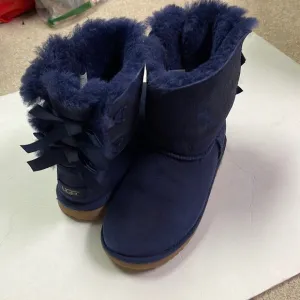 Girls UGG Bailey Bow Short Navy Suede Boot Size 6M