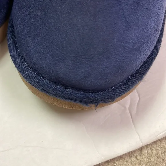 Girls UGG Bailey Bow Short Navy Suede Boot Size 6M