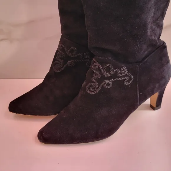 Gloria Vanderbilt Suede Knee High Embroidered Heeled Boots 7.5