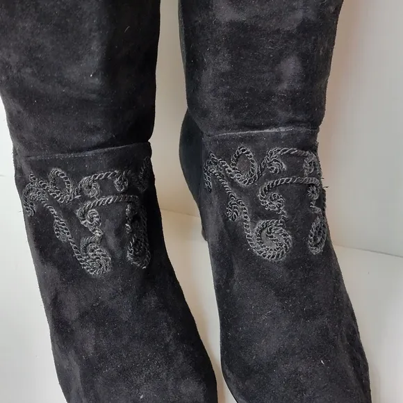Gloria Vanderbilt Suede Knee High Embroidered Heeled Boots 7.5