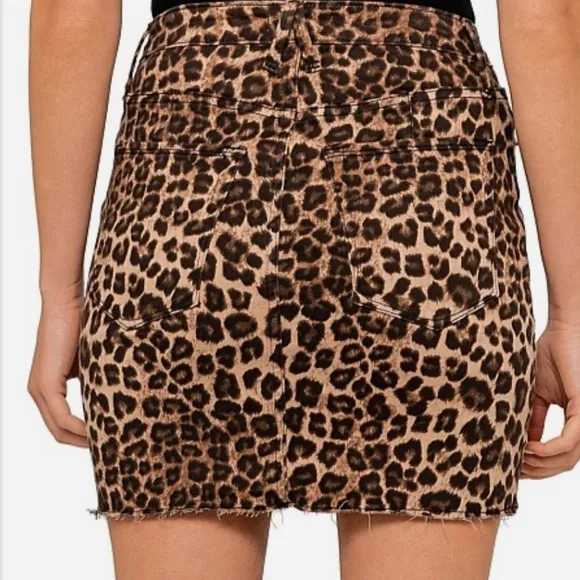 Good American Leopard Print Raw Edge Denim Mini Skirt Size 4 -27W