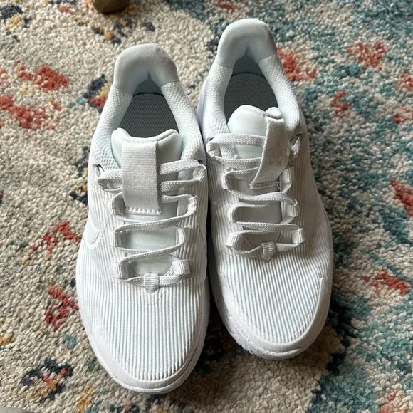 (Grade School) Nike Star Runner 4 'Triple White' DX7615-100 size 12 youth no box
